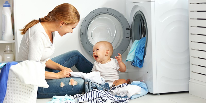   Babykleidung richtig waschen und Fleckenbehandlung