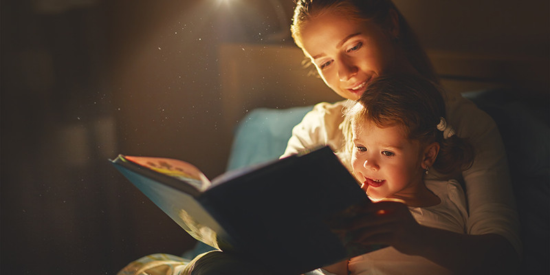   Gute-Nacht-Geschichten: Warum Lesen vor dem Schlafengehen hilft