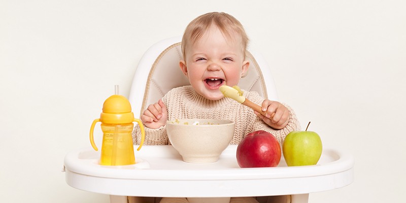   Ernährungsguide: Wann dürfen Babys was essen?